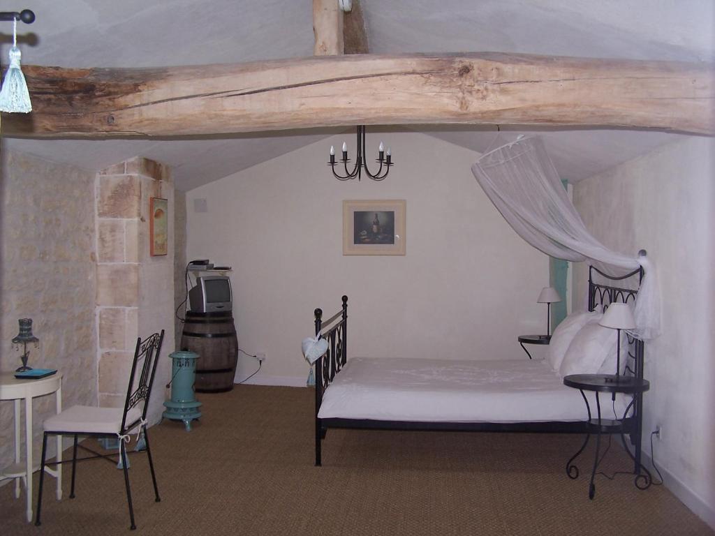 Le Four A Pain Hotel Saint-Jean-d'Angely Bilik gambar